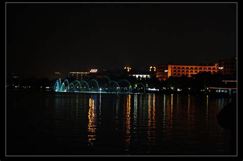 【杭州西湖夜喷泉摄影图片】杭州西湖风光摄影_水面以下_太平洋电脑网摄影部落