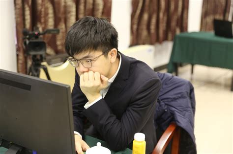 柯洁：职业棋手在乎输赢 虚心向AlphaGo学习_综合赛事_腾讯视频