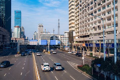 武汉城市交通晴天交通中南路俯拍摄影图配图高清摄影大图-千库网