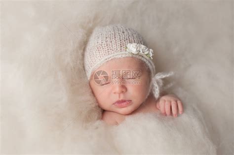 一位美丽的七天新生女婴高清图片下载-正版图片503049744-摄图网