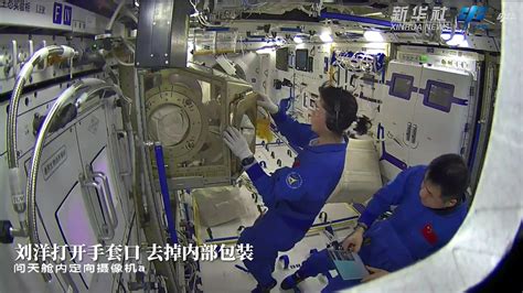 中国空间站内部曝光！全中文界面，欧洲宇航员正苦学汉语|空间站|宇航员|全中文_新浪新闻