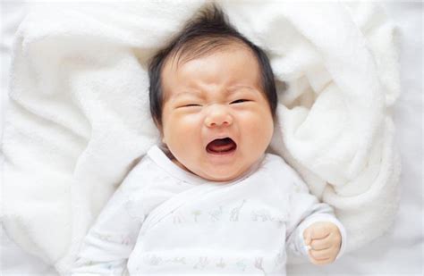 婴儿爱哭（宝宝为何半夜老是哭）-幼儿百科-魔术铺