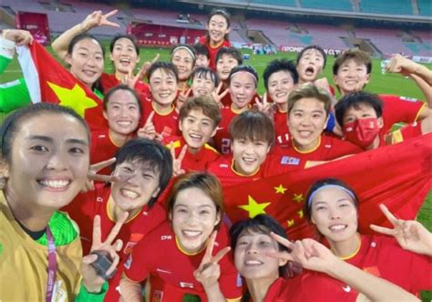逆转！绝杀！中国女足3：2韩国，时隔16年再夺亚洲杯冠军