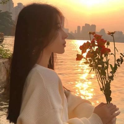 QQ壁纸女生图片