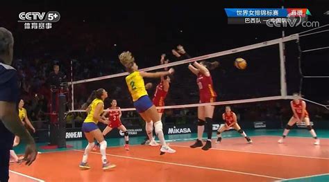 恭喜！中国女排3-2险胜巴西 夺世界杯六连胜高清比赛组图