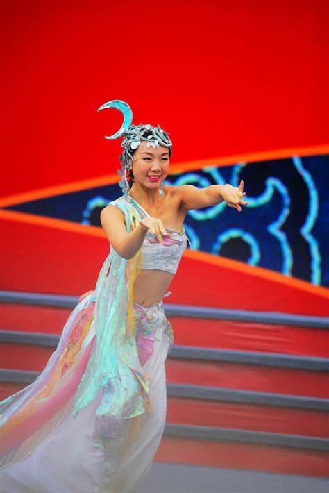 【新疆舞蹈摄影图片】第四届中国农民歌会抓拍纪实摄影_黑色视觉_太平洋电脑网摄影部落