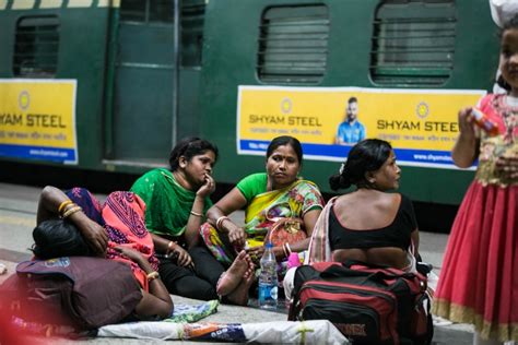 实拍印度火车男女同挤在一个车厢，中国女游客被搭讪_苏丹卿_新浪博客