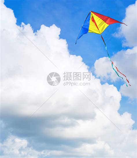 风筝在天上飞高清图片下载-正版图片502907358-摄图网