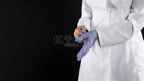 脱下她的手套的女医生上衣西服高清摄影大图-千库网