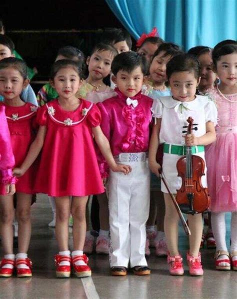 朝鲜少年团宣誓成为少年近卫队忠于金正恩|朝鲜|金正恩|少年团_新浪新闻