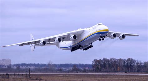 世界上最大的飞机，安-225起飞全过程,相当震撼