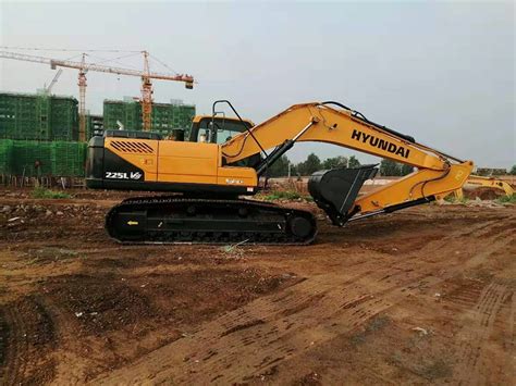 热烈祝贺淄博李老板购买现代225VS挖掘机一台-骏大机械广场
