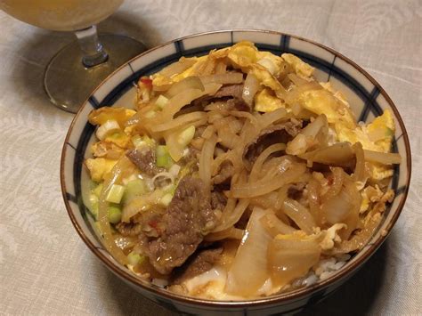 牛丼 的做法_牛丼 怎么做_牛丼 的家常做法_邓亚红【心食谱】