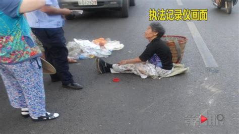 重庆一八旬老太被撞倒 肇事摩托车不见踪影_大渝网_腾讯网