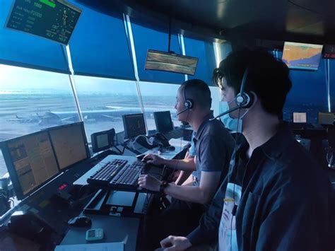 飞机塔台：宜宾菜坝机场最后一个航班，塔台对话超暖心！_腾讯视频
