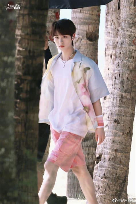 丁程鑫女装图片