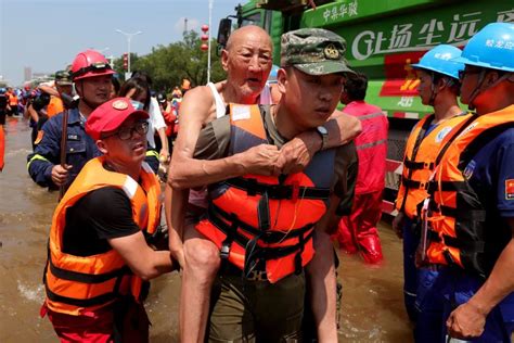 卫辉城区被淹上热搜，市委书记视频喊话市民“不要恐慌”_救援