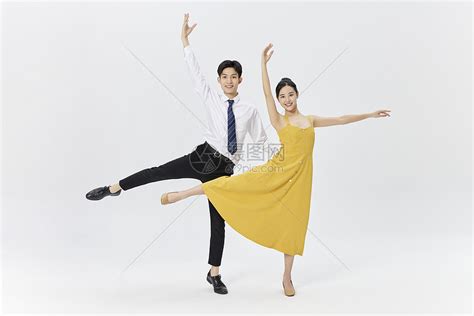 情侣动作动图图片