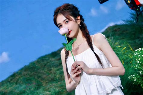 甜美女生头像白鹿可爱