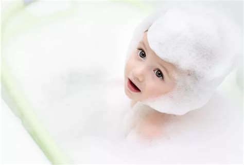给宝宝洗澡怎么洗比较好 宝宝洗澡要注意那几个地方 _八宝网