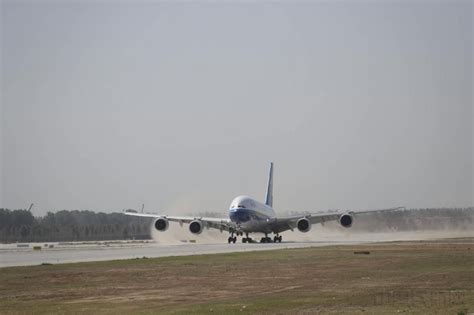 RFS：南航飞机侧风降落天津机场，滑行漂亮！
