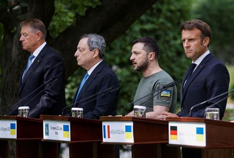 乌克兰成欧盟候选国泽连斯基赞历史性一刻乌东还在血战 - 知乎