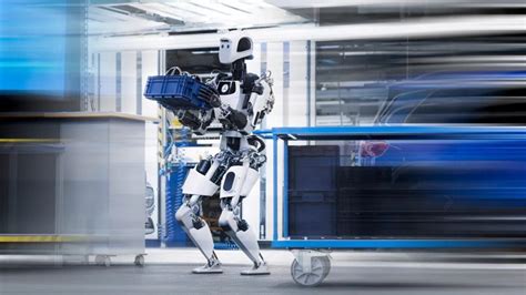 2023年9大机器人热点话题：人形机器人占比超50%，宇树科技上榜|机器人|Apollo|Bionic_新浪新闻