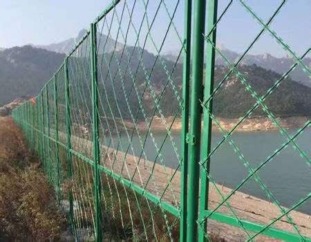 框架桥防抛网案例展示 - 安平县艾瑞金属丝网有限公司