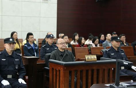 中国铁路南宁局集团有限公司原副总经理黄玮受贿案一审开庭