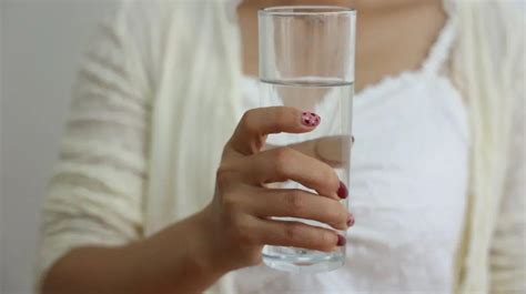 起床后的第一杯水应该怎么喝？注意这4点就够了，很多人还不知道 - 知乎