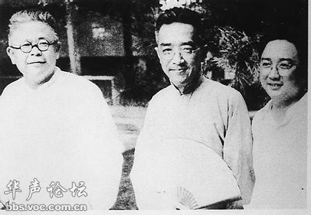 1938年周恩来和邓颖超在武汉照相馆 - 图说历史|国内 - 华声论坛