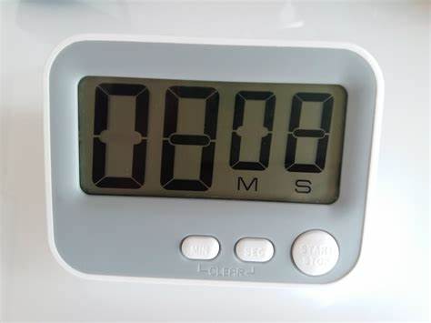 田径比赛电子计时器是怎么计时的(田径比赛秒表计时器怎么使用)