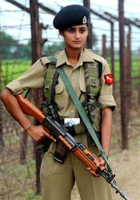 让人眼前一亮的另类印度丰满女兵|女兵|印度|部队_新浪新闻