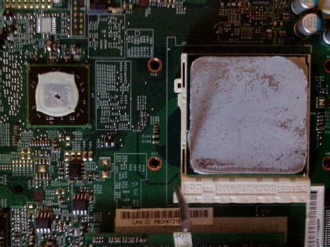 主板上大量CPU硅脂如何清洗>_