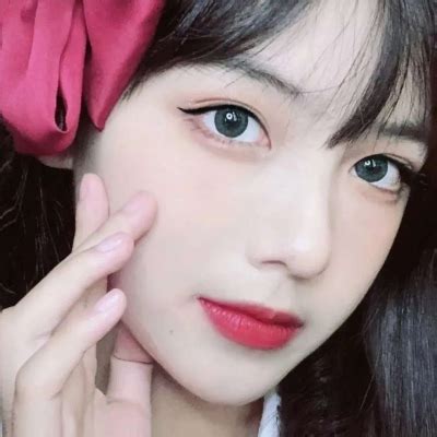 甜美女生头像成熟