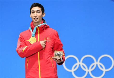 北京冬奥会中国第一枚金牌！武大靖带领混合接力夺冠，最后守住了__财经头条