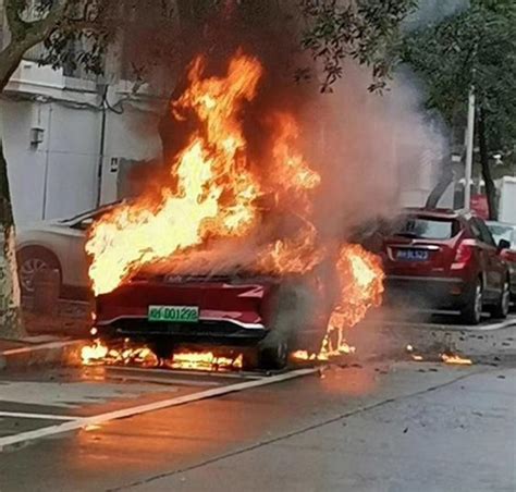 威马汽车|威马汽车回应电动出租车自燃事件：系电池问题 10月14日消息|