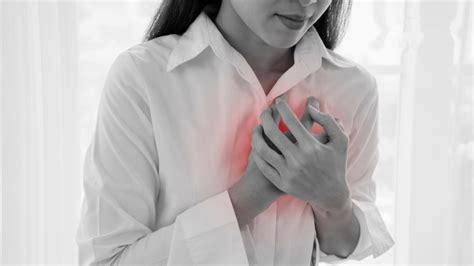 胸痛是身体哪里出问题？2种胸痛最致命