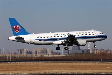 飞机降落,中国南方航空公司,科技,纪实摄影,摄影素材,汇图网www.huitu.com