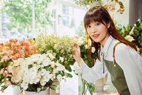 C4D-鲜花类产品促销海报_miumiu555-站酷ZCOOL