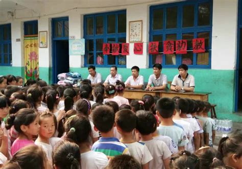 我院图书馆和中文系教工到曲阳县罗家峪小学献爱心-保定学院