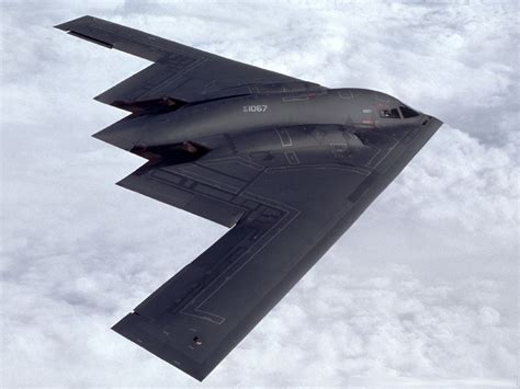 B-2 隐形轰炸机 空中转弯 - 爱空军 iAirForce