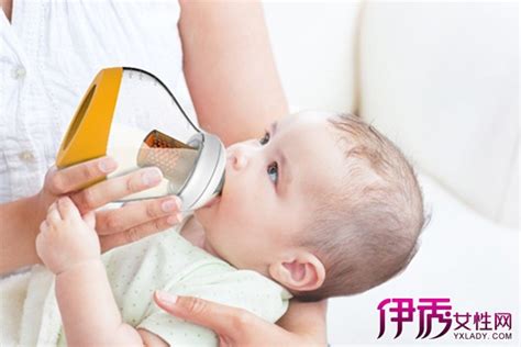 这种姿势给宝宝喂奶，竟然会对宝宝听力有伤害！ - 百度宝宝知道