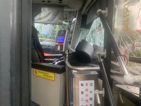 沈阳161路公交车遇交通事故 失控冲上人行道 伤10多人_其它_长沙社区通