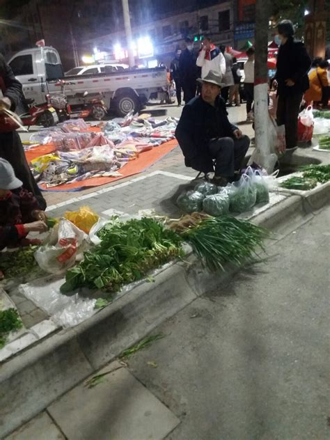 市民早8点买到实惠菜——水磨沟区政府