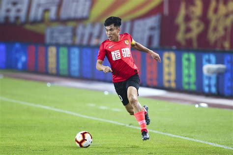 足球报：郑智今年年初就完成续约，他觉得自己仍能出战职业联赛-直播吧zhibo8.cc