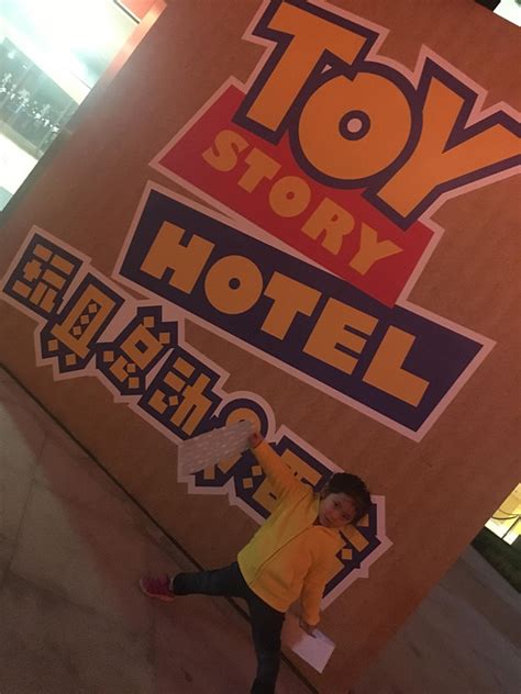[上海出发]童话世界—上海玩具总动员酒店+迪士尼乐园一日票2天1晚套餐-【凯撒旅游】