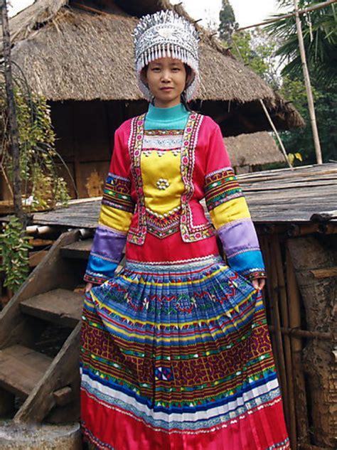 泼水节穿的服饰,傣族泼水节时穿的服饰_大山谷图库