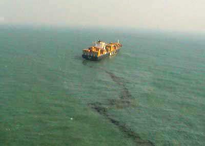 珠江口发生国内最大溢油事故 450吨重油泄漏_新闻中心_新浪网