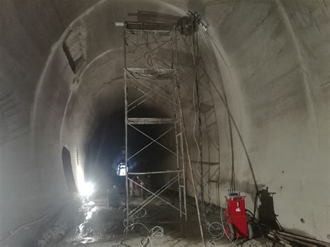 ZML-160履带钻机在隧道洞内管棚施工现场